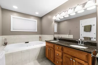 N31W22025  Shady Ln, Pewaukee, WI 53072 - Photo 16