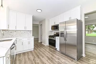 2225 N 103rd St, Wauwatosa, WI 53226 - Photo 14