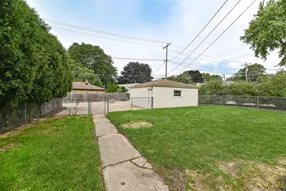 2225 N 103rd St, Wauwatosa, WI 53226 - Photo 36