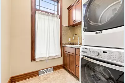18250  Prairie Falcon Ln, Brookfield, WI 53045 - Photo 32