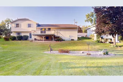 724  Well St, Onalaska, WI 54650 - Photo 2