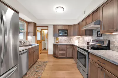1305 N 119th St, Wauwatosa, WI 53226 - Photo 14
