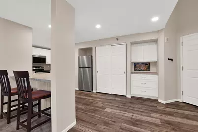 270 E Highland Ave #635, Milwaukee, WI 53202 - Photo 2