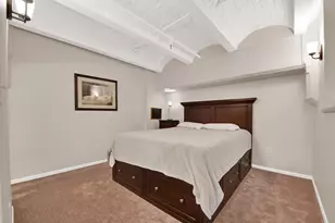 270 E Highland Ave, Milwaukee, WI 53202 - Photo 10