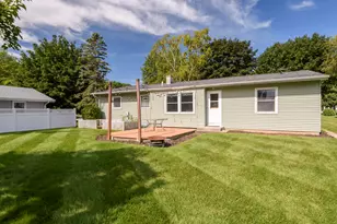 807 Meadowbrook Dr, West Bend, WI 53090 - Photo 30