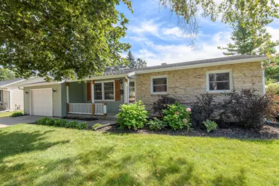 807  Meadowbrook Dr, West Bend, WI 53090 - Photo 1