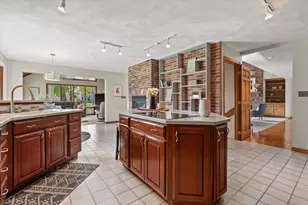 1905 Hickory Ln, Oshkosh, WI 54901 - Photo 14