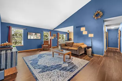 643  Riverwood Ln, West Bend, WI 53095 - Photo 4