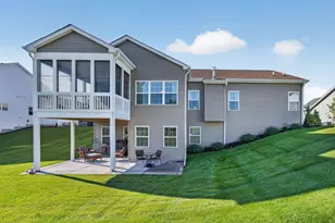 551 N Stone Ridge Dr, Lake Geneva, WI 53147 - Photo 2