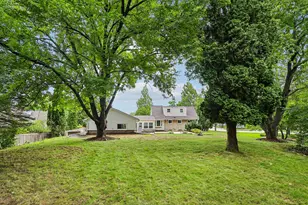W73N917 London Ct, Cedarburg, WI 53012 - Photo 1