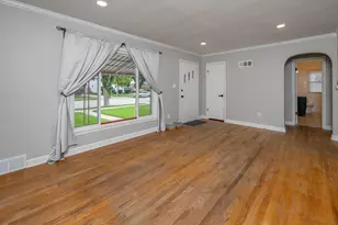 1603 S 92nd St, West Allis, WI 53214 - Photo 8