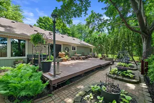 717 Mansfield Cir, Hartland, WI 53029 - Photo 8