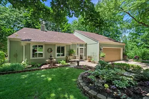 717 Mansfield Cir, Hartland, WI 53029 - Photo 4
