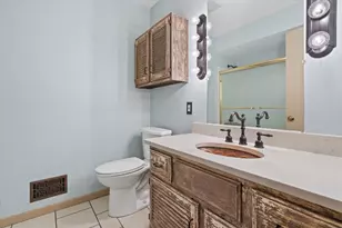 717 Mansfield Cir, Hartland, WI 53029 - Photo 38