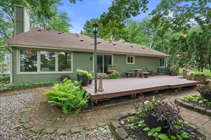 717 Mansfield Cir, Hartland, WI 53029 - Photo 6