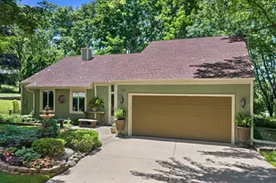717 Mansfield Cir, Hartland, WI 53029 - Photo 16