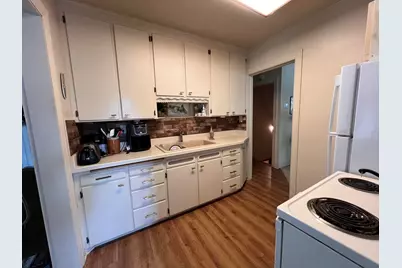 3424 N Elmwood Dr, Racine, WI 53405 - Photo 6