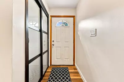 2116  Woodburn Rd #B, Waukesha, WI 53188 - Photo 4