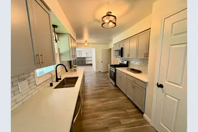 8008  Gina Dr, Racine, WI 53406 - Photo 10