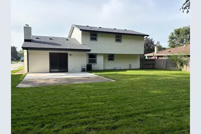 8008  Gina Dr, Racine, WI 53406 - Photo 4