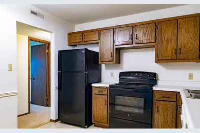 320 E Pleasant St #106, Oconomowoc, WI 53066 - Photo 10