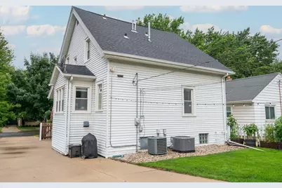 2924 N 74th St, Milwaukee, WI 53210 - Photo 30