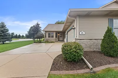 W155N6631  Blue Heron Dr, Menomonee Falls, WI 53051 - Photo 2