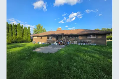 6747 N Santa Monica Blvd, Fox Point, WI 53217 - Photo 2