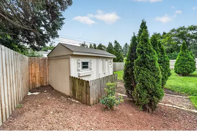 1127 W Colonial Dr, Racine, WI 53405 - Photo 26