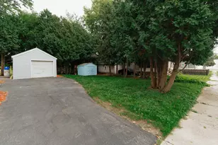 237 Waverly Pl, Waukesha, WI 53186 - Photo 12