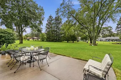 2445  Buena Vista Dr, Brookfield, WI 53045 - Photo 36