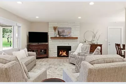 2445  Buena Vista Dr, Brookfield, WI 53045 - Photo 18