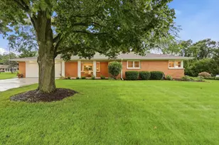 2445 Buena Vista Dr, Brookfield, WI 53045 - Photo 2