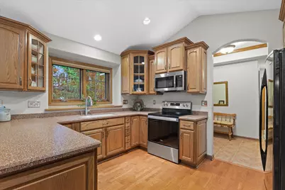 111  Eagles Cove Cir, North Prairie, WI 53153 - Photo 8