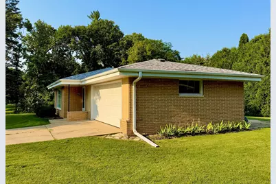 W140N7250  Lilly Rd, Menomonee Falls, WI 53051 - Photo 4