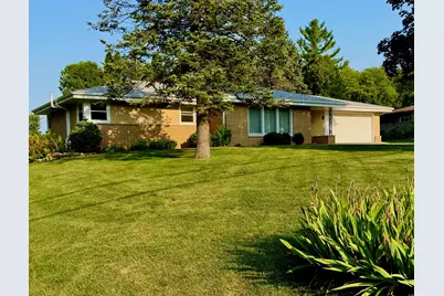 W140N7250  Lilly Rd, Menomonee Falls, WI 53051 - Photo 2