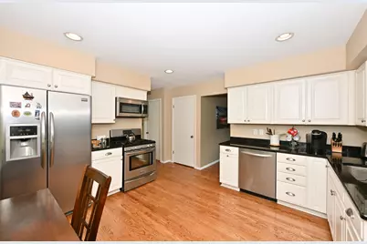 5127 S Menard Dr, New Berlin, WI 53151 - Photo 10