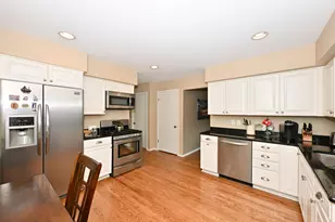 5127 S Menard Dr, New Berlin, WI 53151 - Photo 10