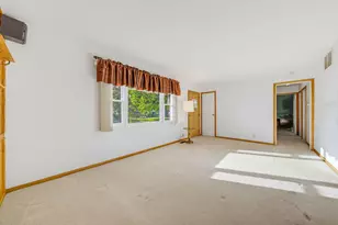 W160N9756 Colonial Dr, Germantown, WI 53022 - Photo 4