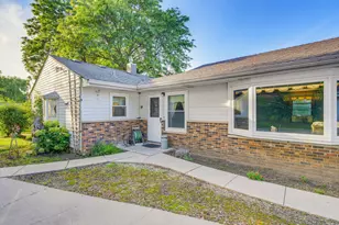 W160N9756 Colonial Dr, Germantown, WI 53022 - Photo 2