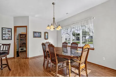 5333 S Butterfield Way, Greenfield, WI 53221 - Photo 6