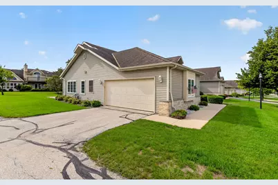 5333 S Butterfield Way, Greenfield, WI 53221 - Photo 2
