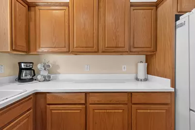 5333 S Butterfield Way, Greenfield, WI 53221 - Photo 10