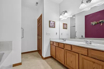 5333 S Butterfield Way, Greenfield, WI 53221 - Photo 16