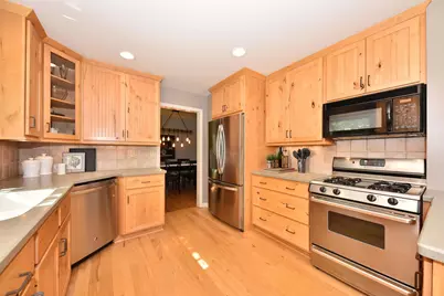 5405 W Hillcrest Dr, Mequon, WI 53092 - Photo 2