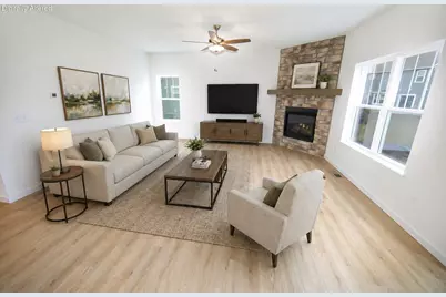 N116W7245  Oakmont Dr, Cedarburg, WI 53012 - Photo 2