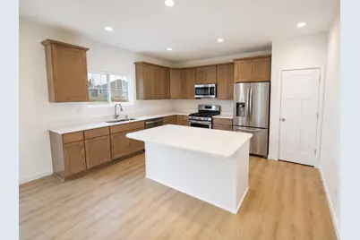 N116W7245  Oakmont Dr, Cedarburg, WI 53012 - Photo 6