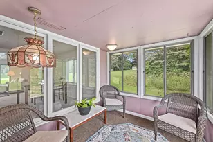 N113W13099 Crestview Dr, Germantown, WI 53022 - Photo 10
