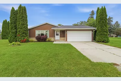 4302 E Parke Ridge Ln, Sheboygan, WI 53083 - Photo 1