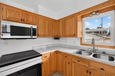 3026 S 41st St, Milwaukee, WI 53215 - Photo 16